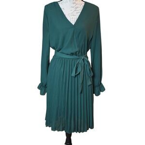 BBX Lephsnt Women's Size Large Green Long Sleeve Pleated Skirt Dress